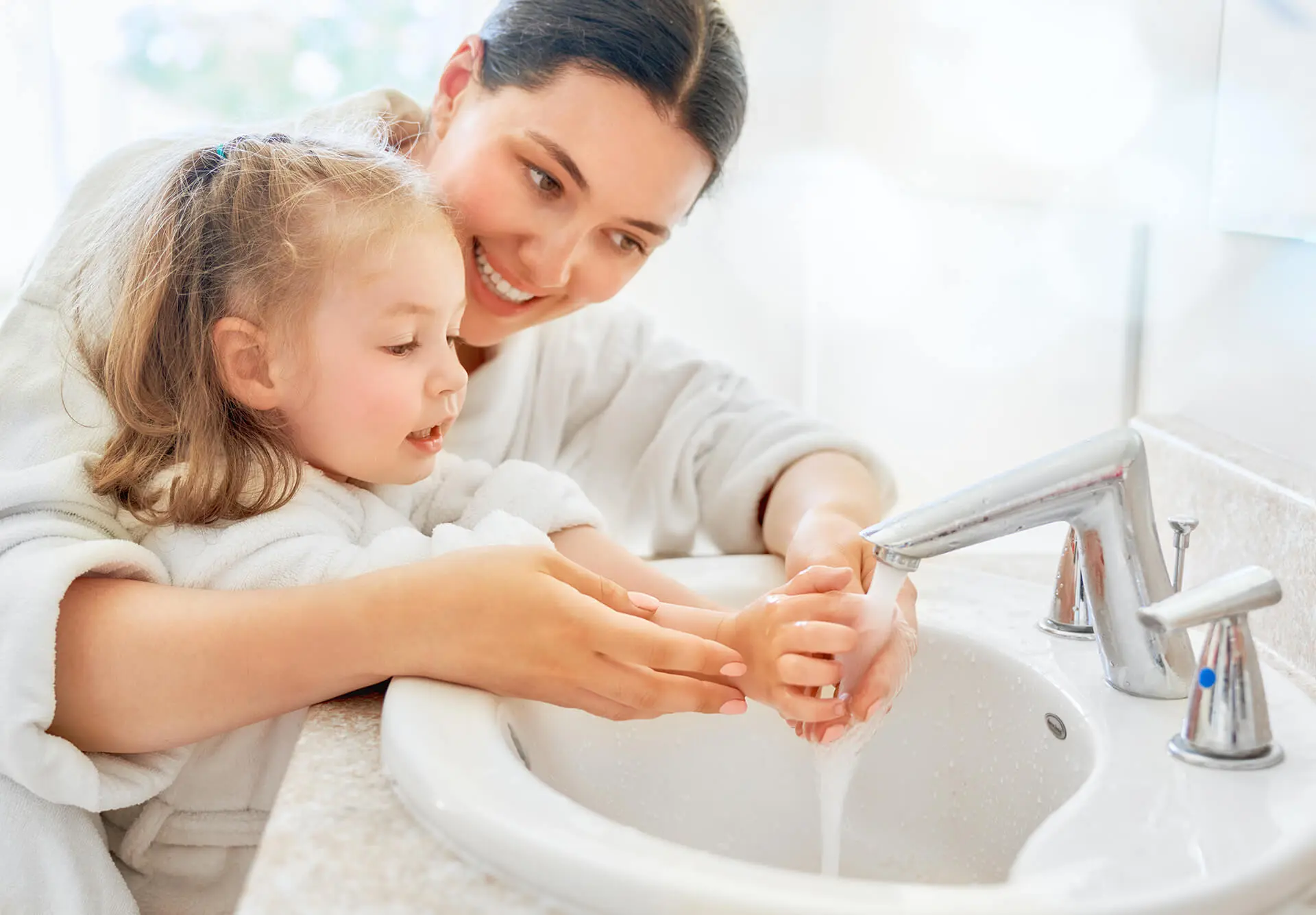 https://mtelizabeth.com/wp-content/uploads/2020/03/girl-and-her-mother-are-washing-hands.jpg.webp